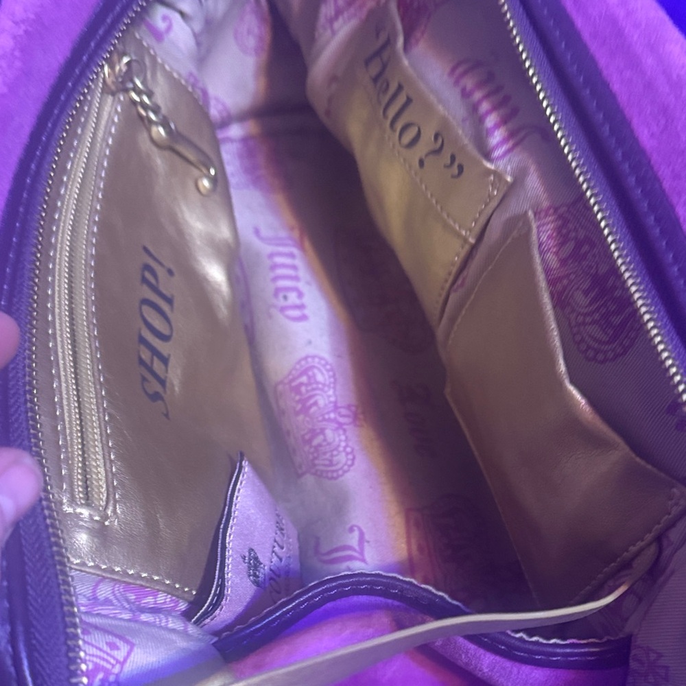 JUiCY COUTURE*Dark Purple VELOUR BABY-BOWLER Bag*with CHARMs & MiRROR-GOLD-iN - Picture 3 of 5